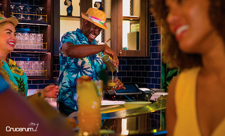 barman prepara cocteles royal caribbean paquete de bebidas crucerum