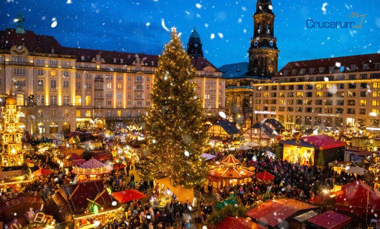 Mercados de Navidad europeos de noche en Crucero