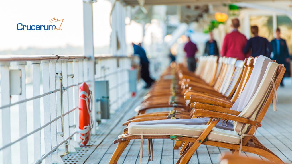 barco de cruceros sillas personas de fondo salvavidas puente de la constitución