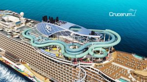 vista aérea de barco norwegian aqua slide NCL crucerum