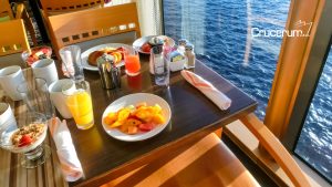 desayuno con. fruta y jugo en crucero servicios que incluyen los cruceros crucerum