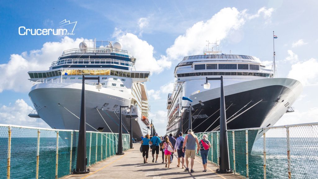 personas caminando por el puente para llegar al barco crucero cual es el mejor crucero para mi crucerum