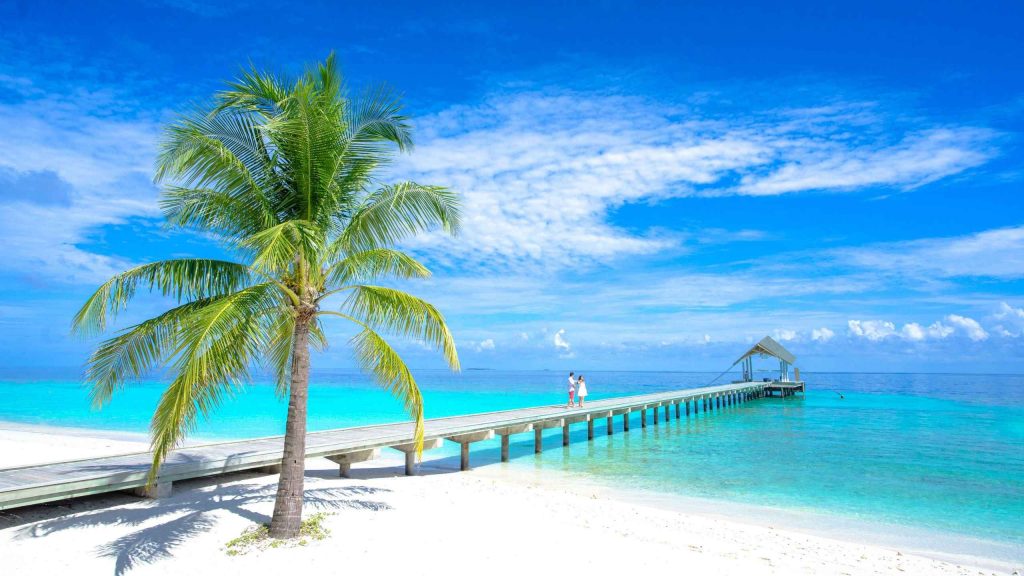 Vista de la playa de Tahití  vuelta al mundo Explora Journeys Crucerum